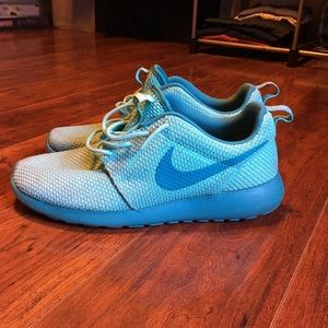 Nike Men’s blue roshe sneakers